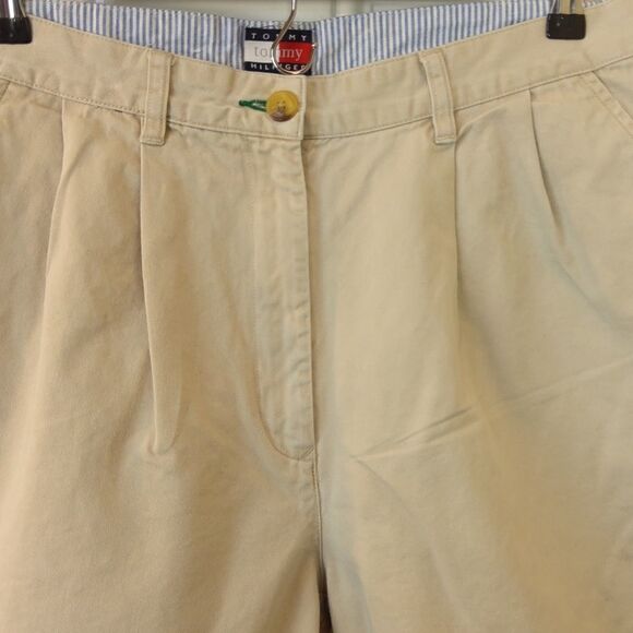 Tommy Hilfiger khaki pleated four pocket shorts with cuffs - Picture 4 of 7